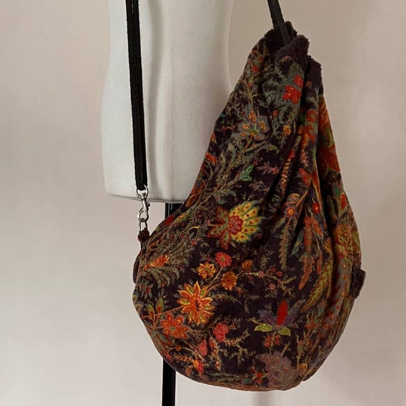 SHAN TERRYCLOTH BEACH BAG - Picture 5 of 16